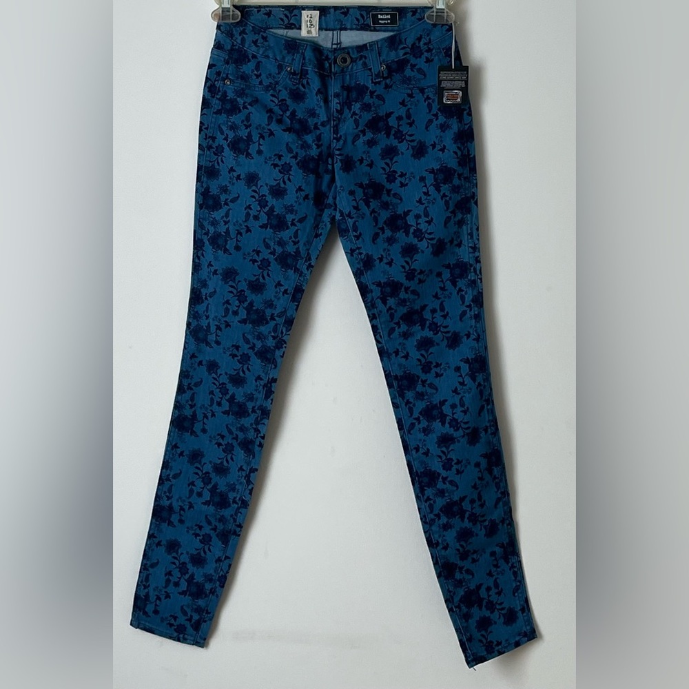 Volcom Stretchy, Railed Legging Fit, Blue Jeans w/Floral Pattern. Size 1